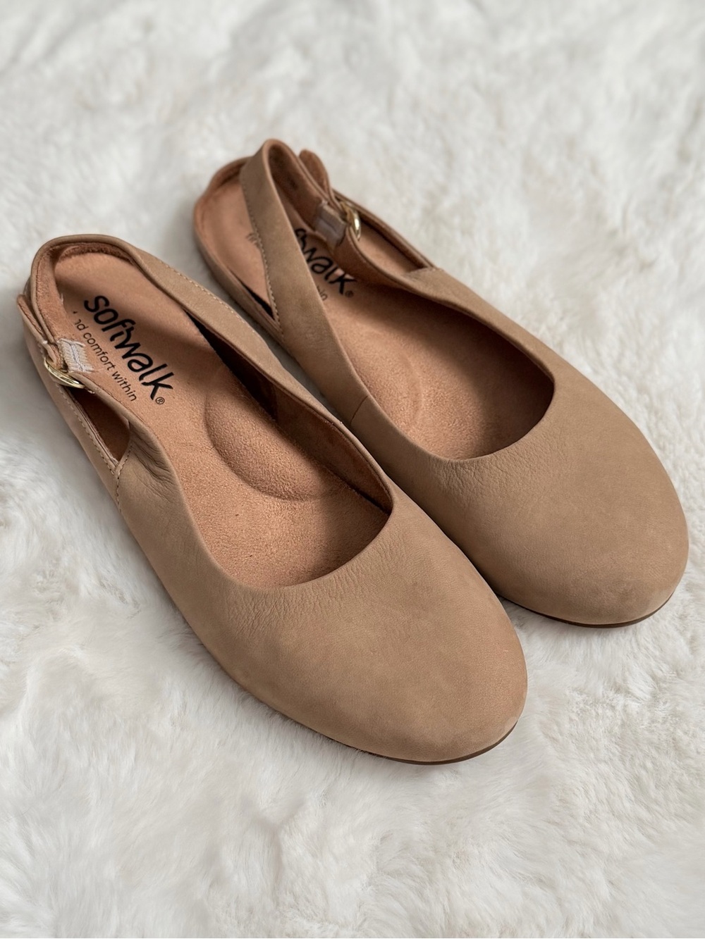 SOFTWALK 9.5N Sandy Suede Flats in Taupe Slingback Adjustable 9.5 Narrow Width